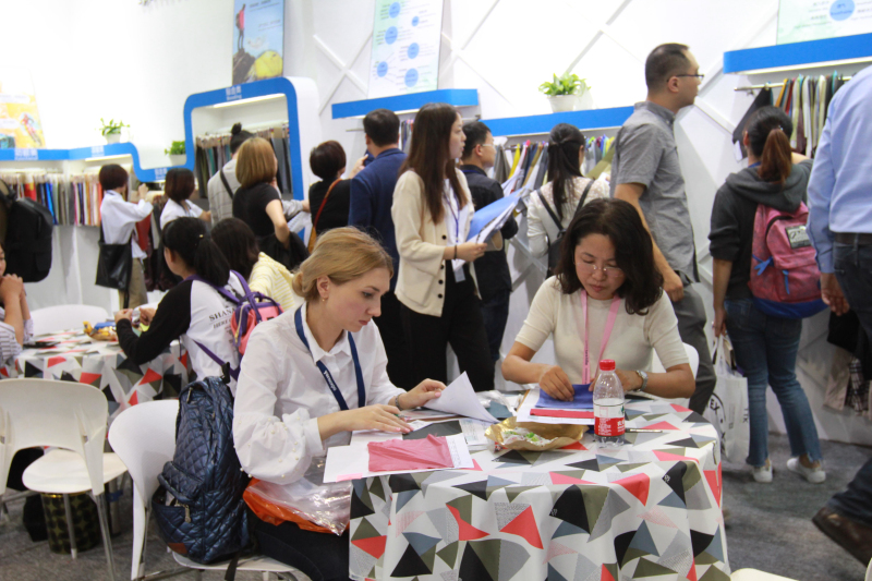 國外客戶選樣.jpg 國外客戶選樣.jpg