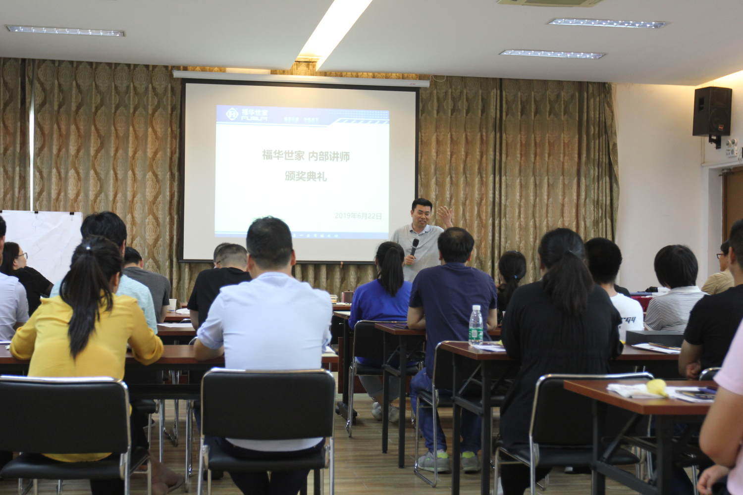 張總講話.jpg 張總講話.jpg